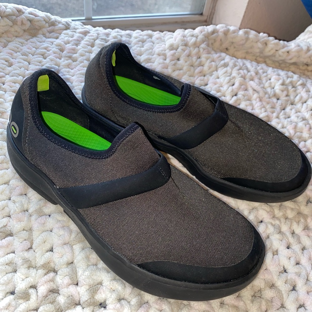 Oofos Oomg Eezee womens slip ons